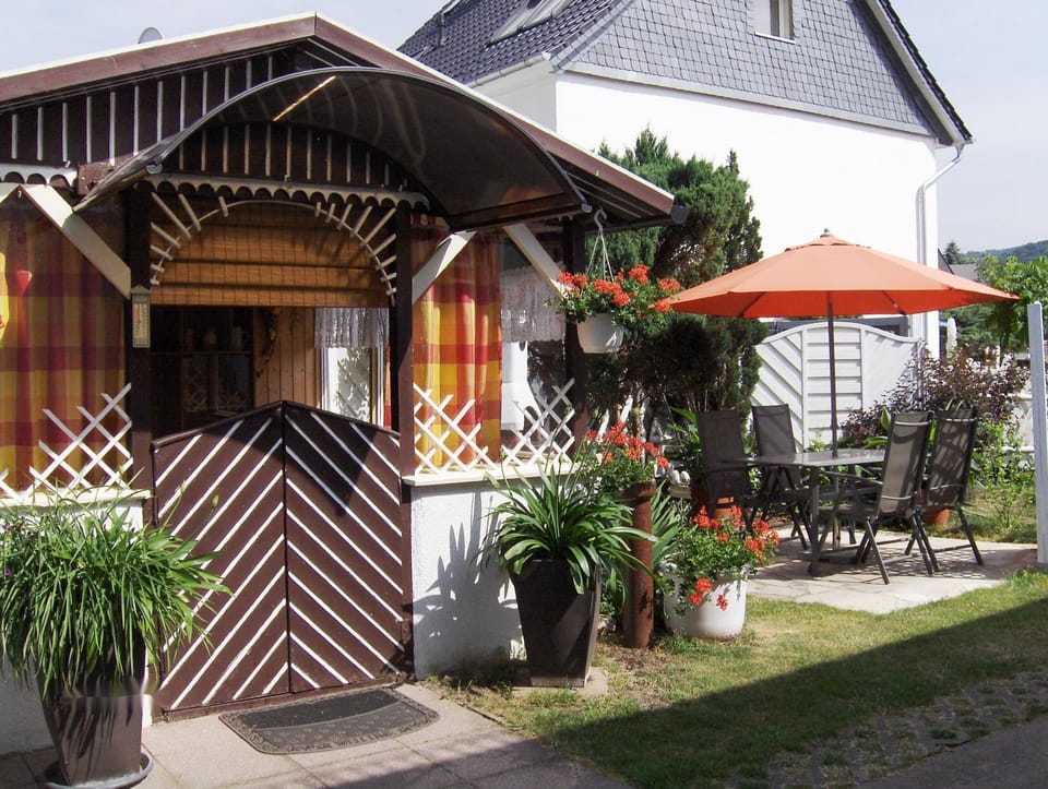 Property building, Patio, Garden