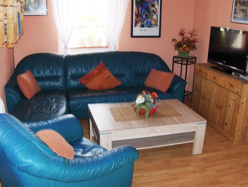 Living room, Photo of the whole room, Seating area