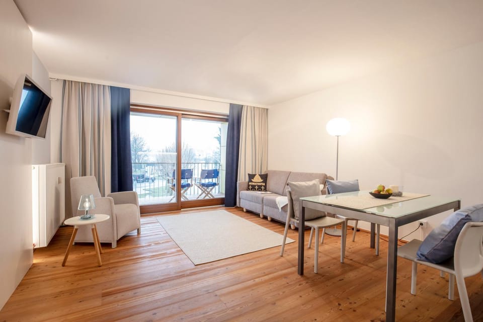 Balcony/Terrace, Living room, Seating area, Dining area