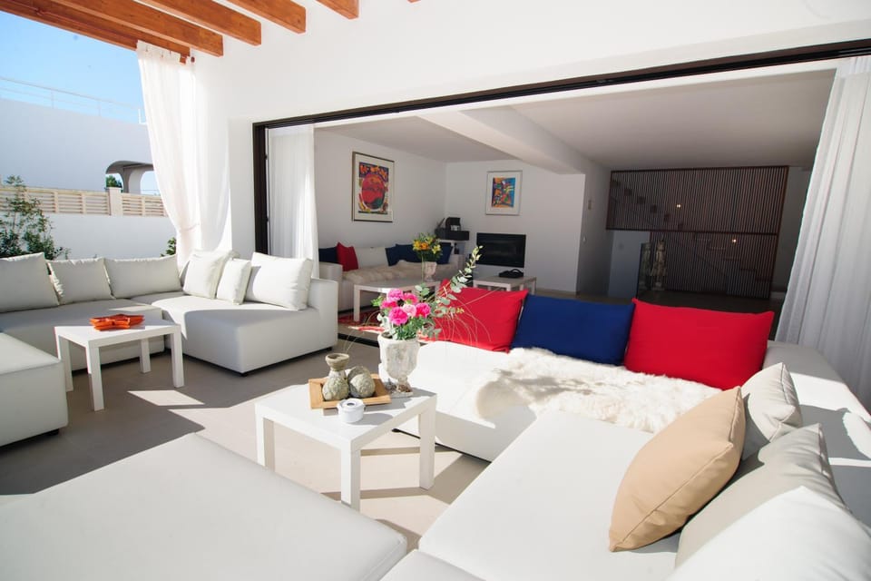 Patio, Living room