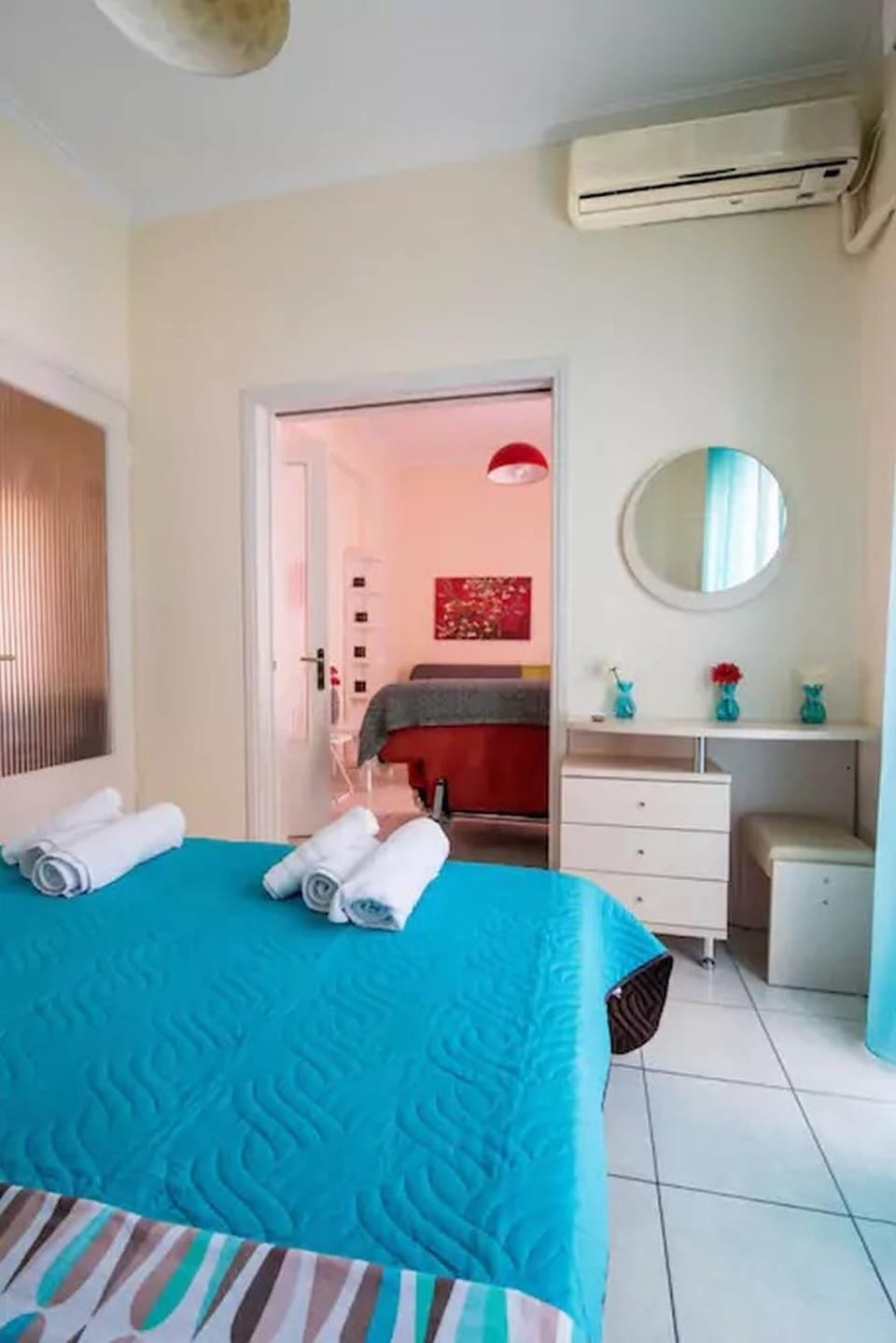 Bed, Seating area, Bedroom