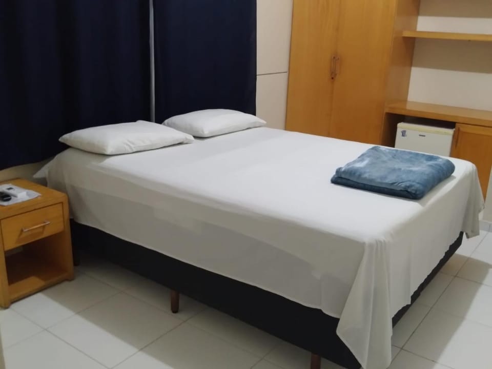 Bedroom, pet friendly, towels, wardrobe, air conditioner
