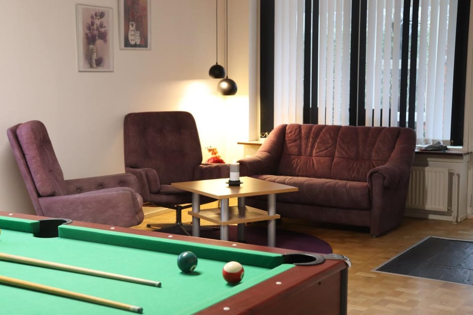 Communal lounge/ TV room, Billiard