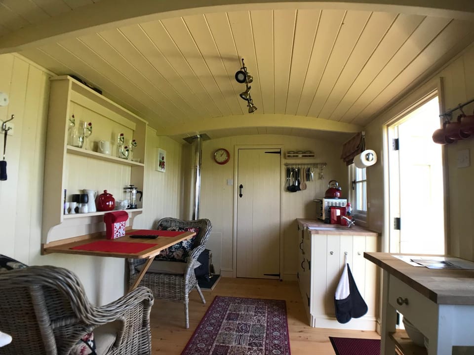 Kitchen or kitchenette, Seating area, Dining area