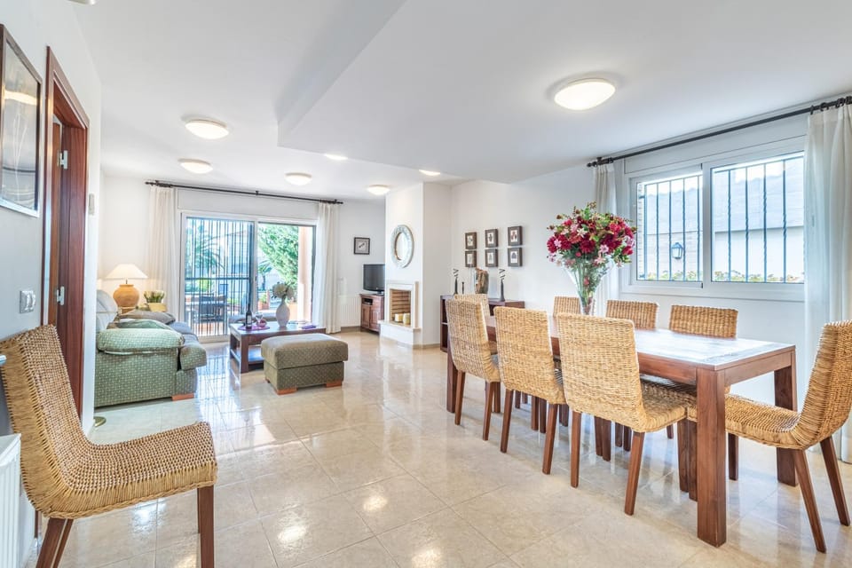 Living room, Dining area