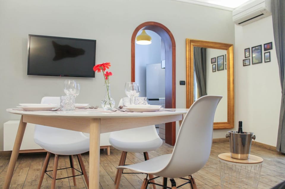 Bed, TV and multimedia, Balcony/Terrace, Living room, Dining area