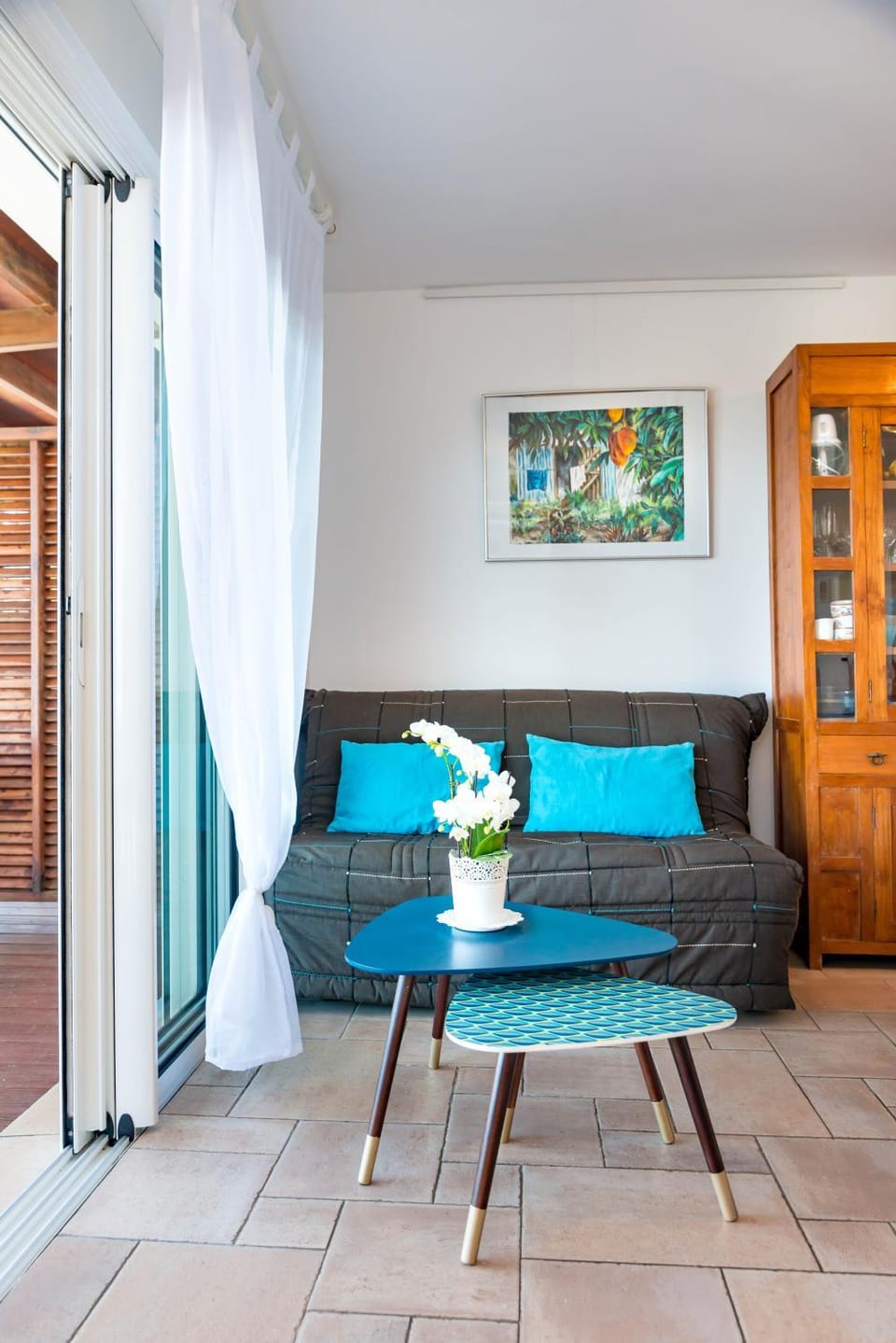 Bed, Living room