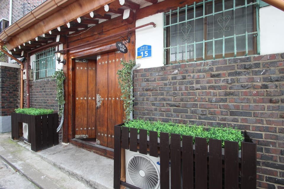 ICOS Guesthouse 1 - Female Only Bed and Breakfast in Seoul