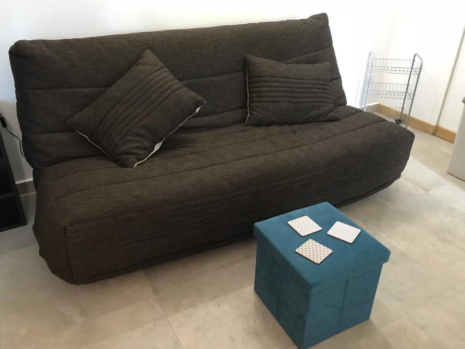 Bed, Living room
