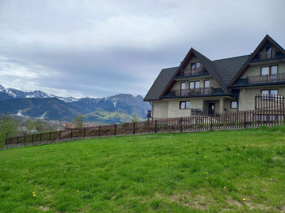 Property building, Day, Natural landscape, Mountain view