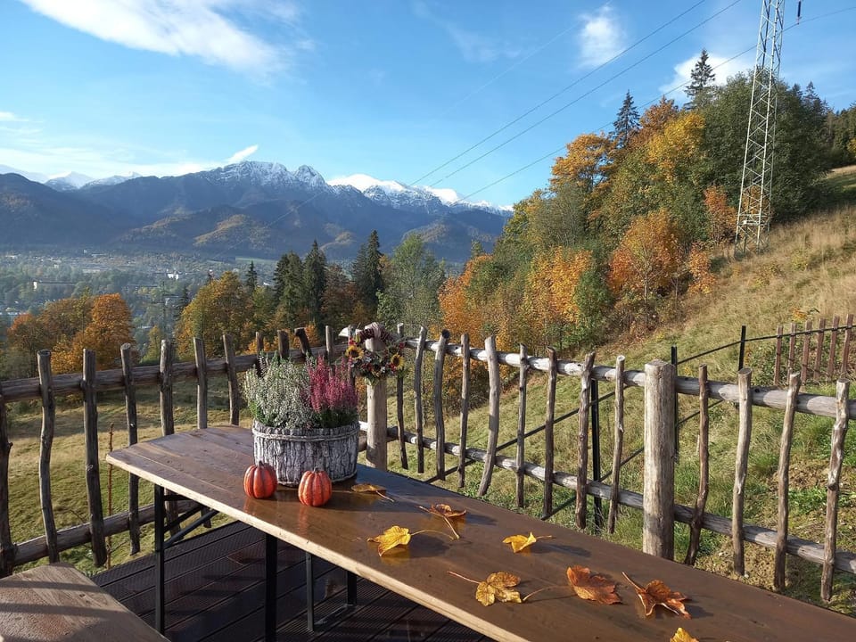 Nearby landmark, Day, Natural landscape, View (from property/room), Balcony/Terrace, Dining area, Mountain view