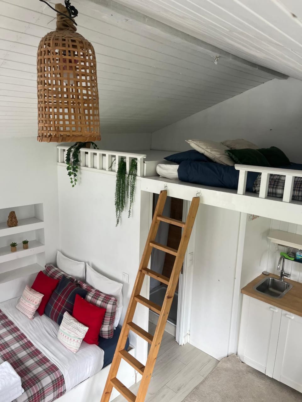 Bed, Photo of the whole room