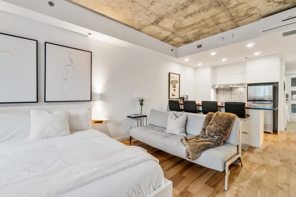 Bed, Kitchen or kitchenette, Living room