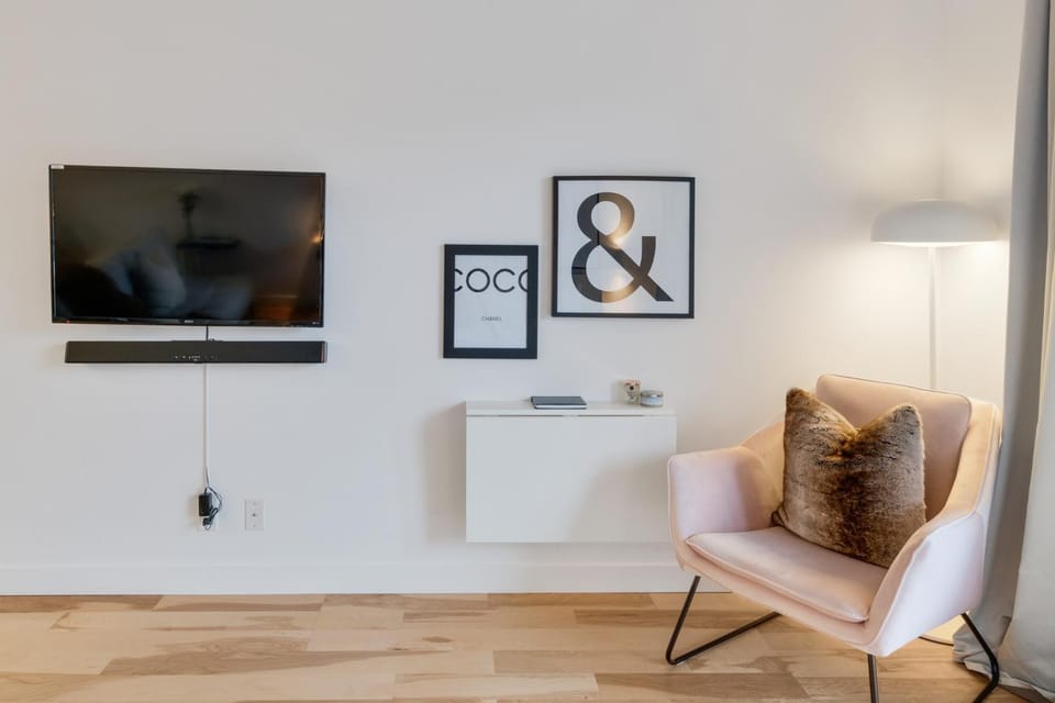 TV and multimedia, Seating area