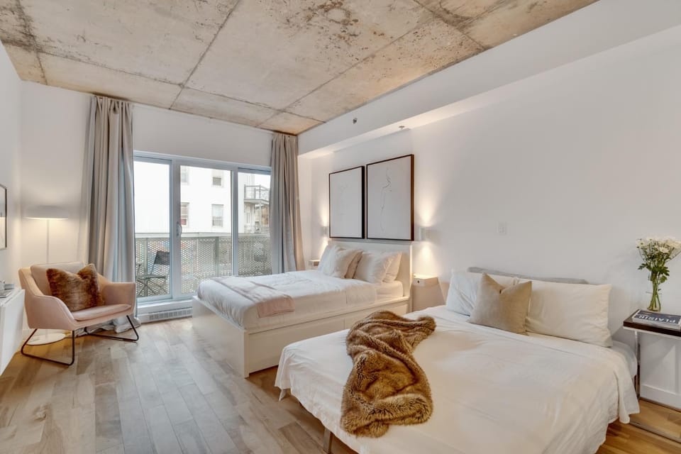 Bed, Living room