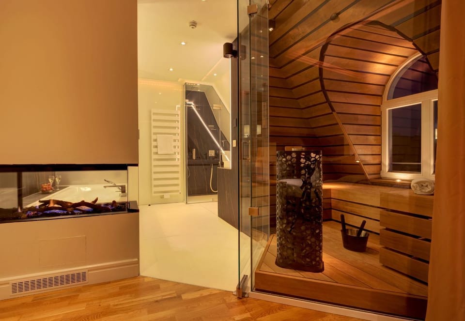 Shower, Sauna