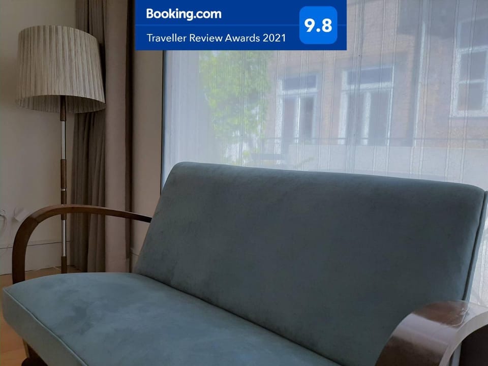 Living room, Quiet street view