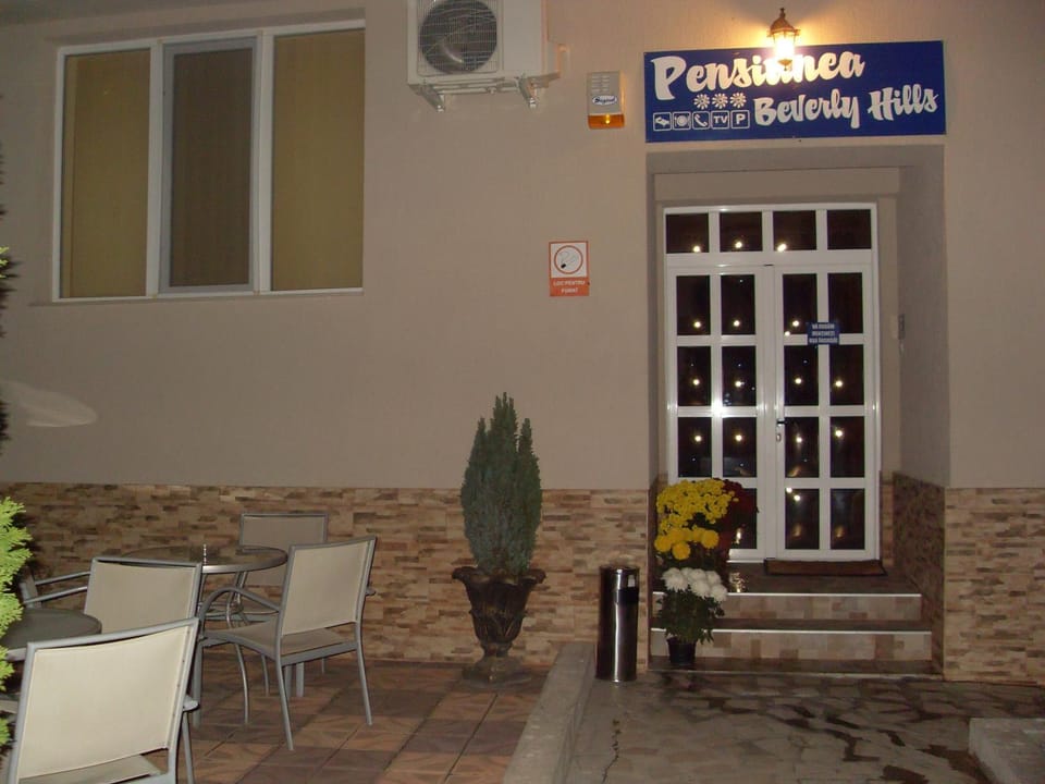 Facade/entrance