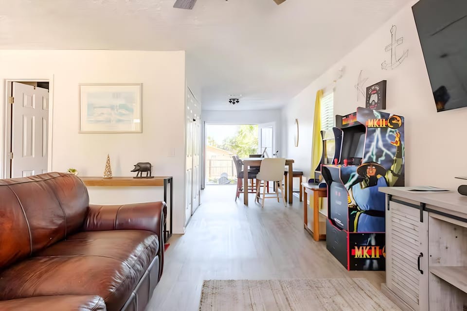 TV and multimedia, Kitchen or kitchenette, Living room, Seating area, Dining area, Evening entertainment