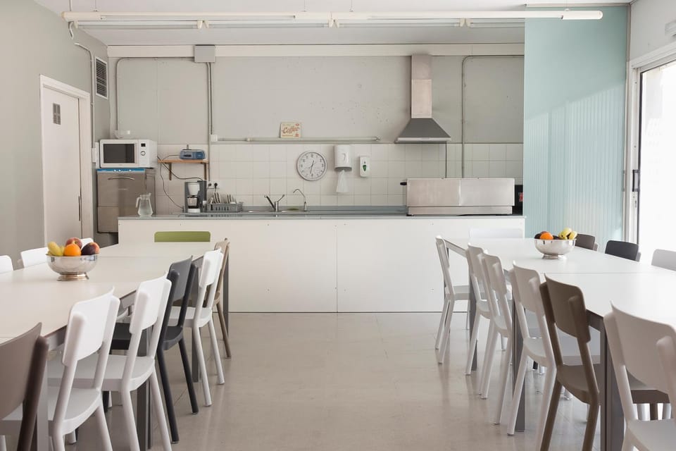 Kitchen or kitchenette, Communal kitchen