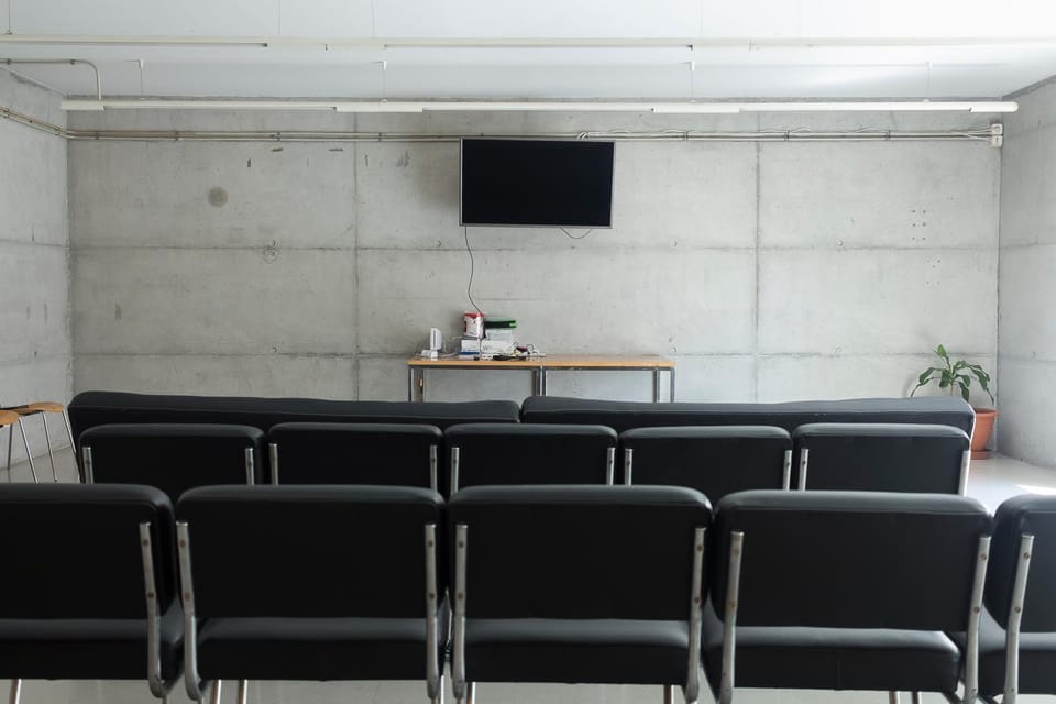 Communal lounge/ TV room