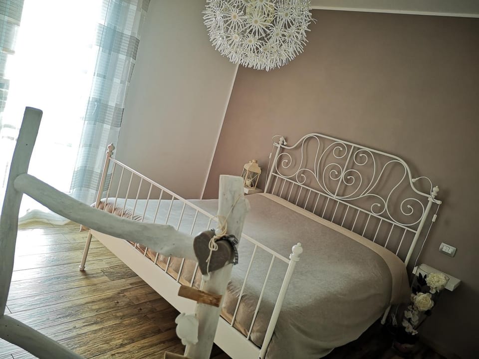 Bed, Photo of the whole room, Decorative detail