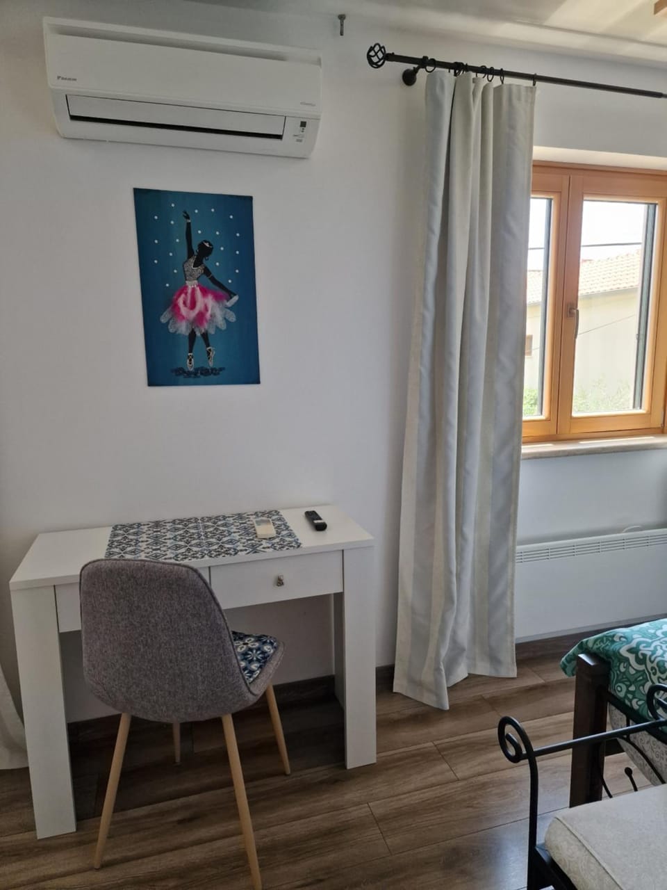 Living room, Bedroom, air conditioner