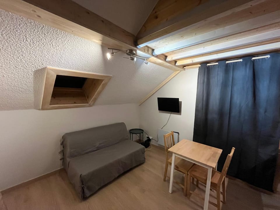 TV and multimedia, Living room, Dining area