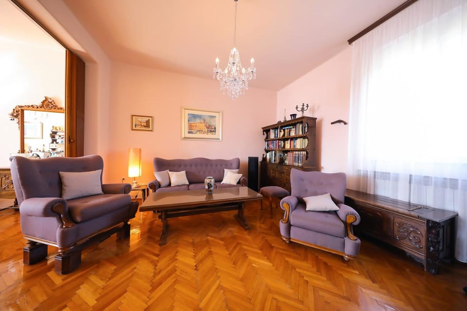 Library, Living room, Seating area