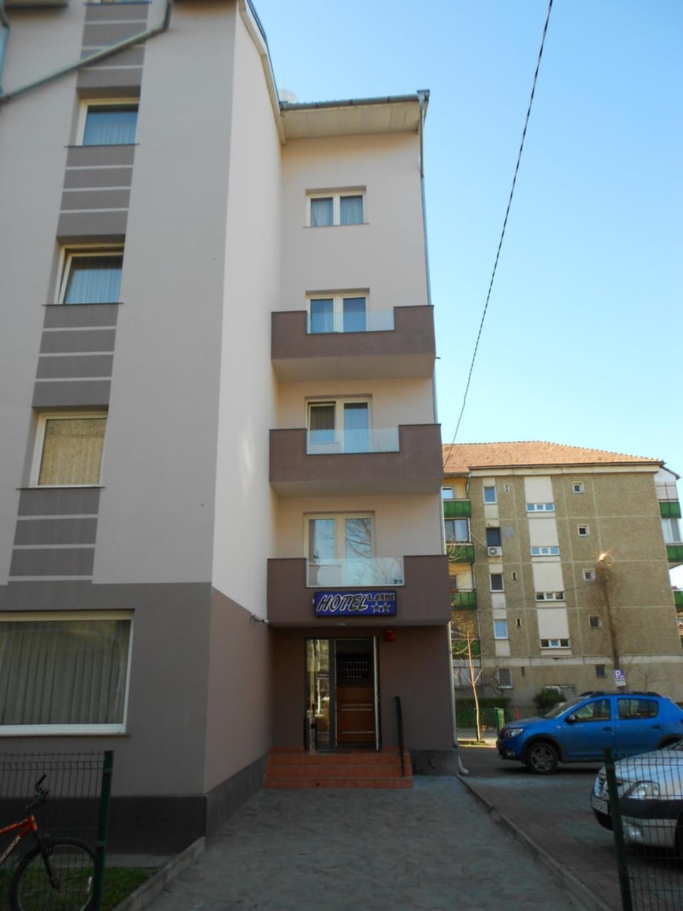 Facade/entrance