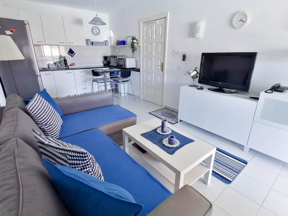 TV and multimedia, Living room, Seating area, kitchen