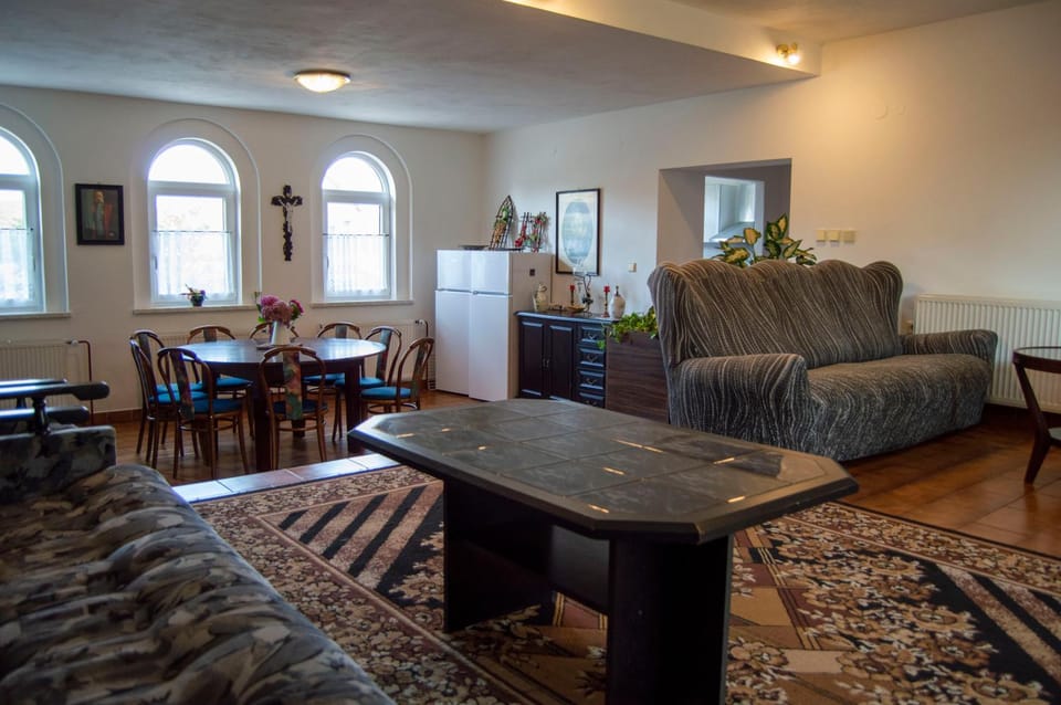 Communal lounge/ TV room