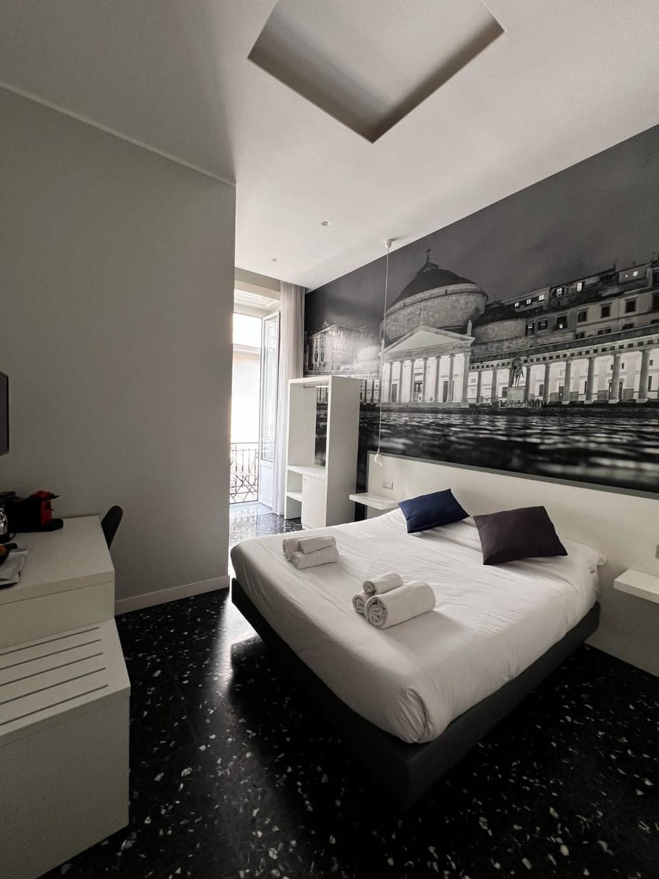 Shower, TV and multimedia, Coffee/tea facilities, Bedroom, hair dryier, locker, towels, towels