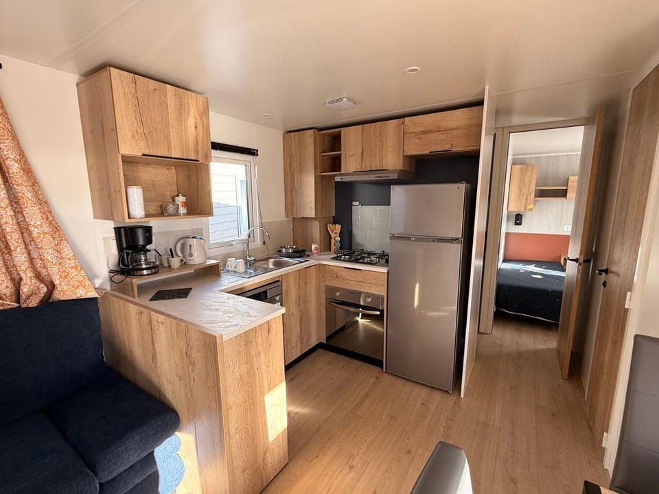 Kitchen or kitchenette, kitchen