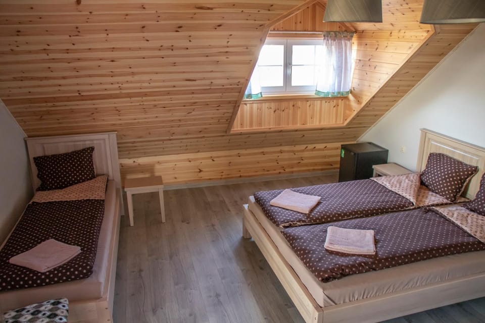 Bed, Balcony/Terrace, Photo of the whole room, Bath, towels, air conditioner