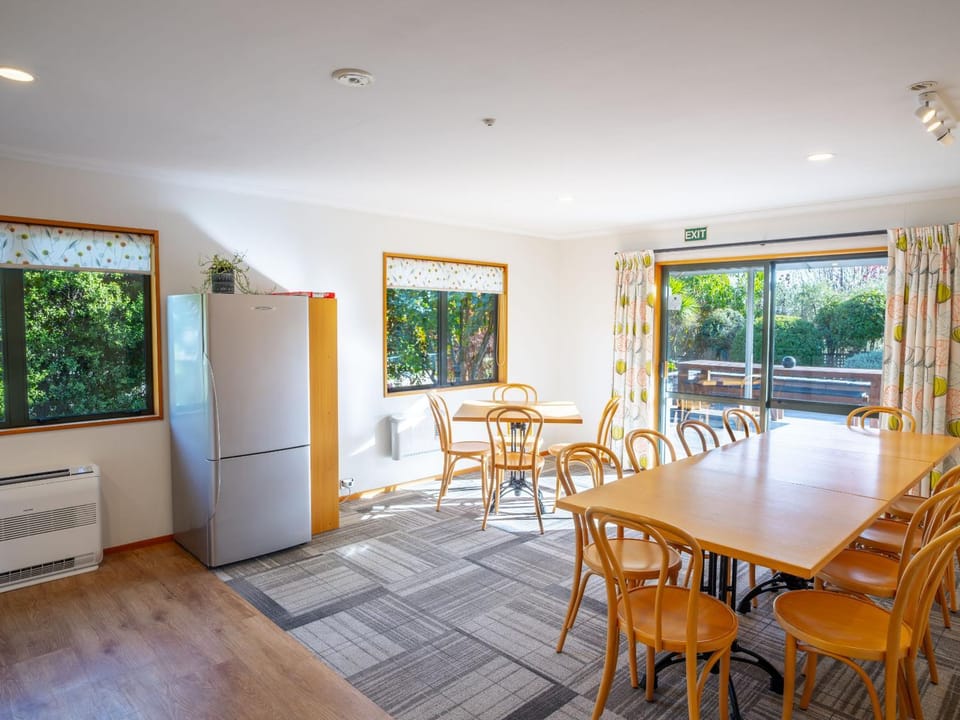 Kitchen or kitchenette, Communal kitchen