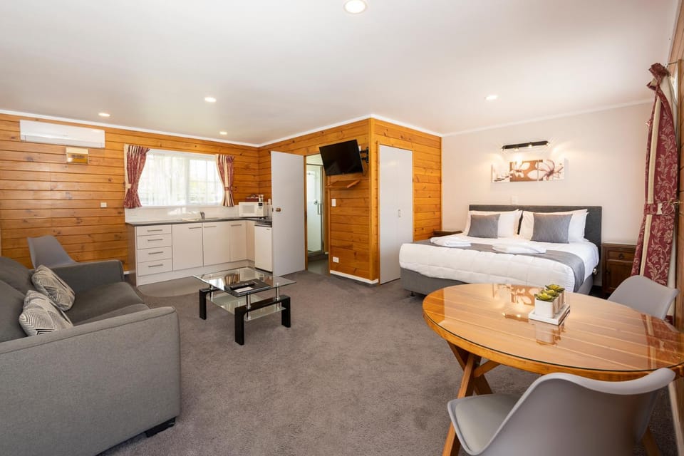 Bed, Living room, Bedroom