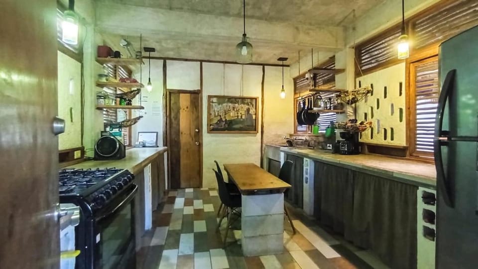 Kitchen or kitchenette, oven