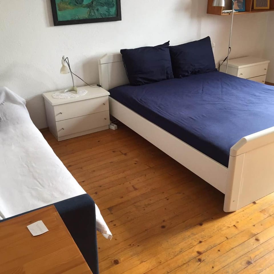 Bed, Photo of the whole room, Seating area, Bedroom