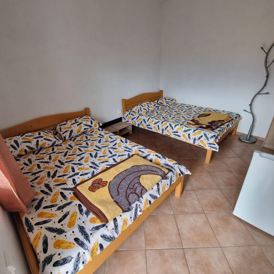 Property building, Bed, Photo of the whole room, Bedroom, air conditioner