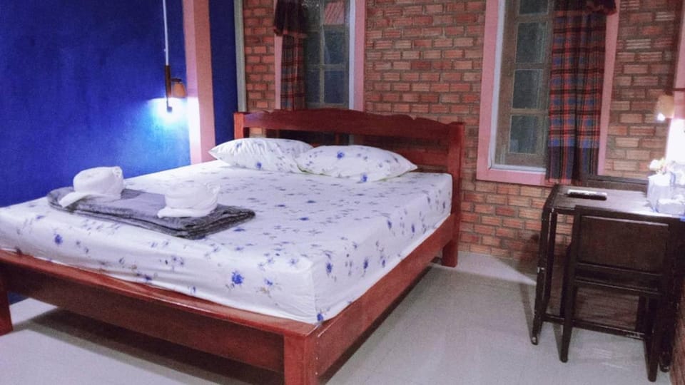 Sun smile(cafe & homestay) Hostel in Laos
