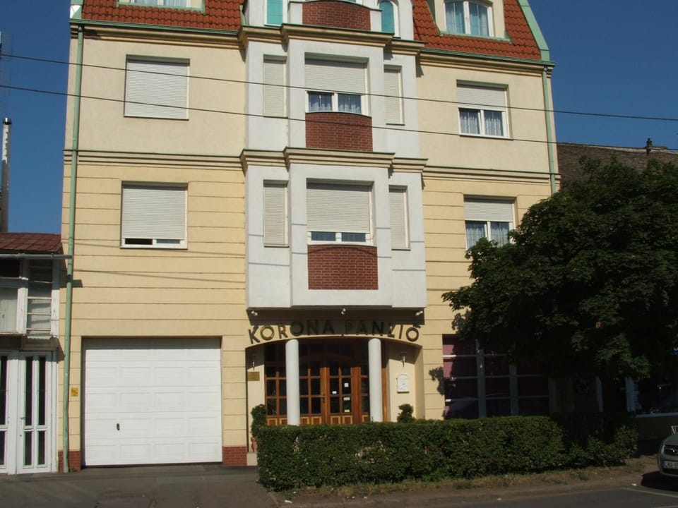Property building, Facade/entrance