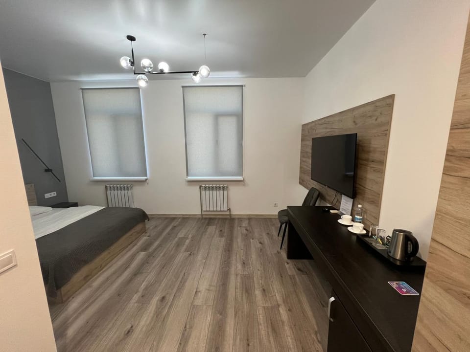 Bed, TV and multimedia, Photo of the whole room