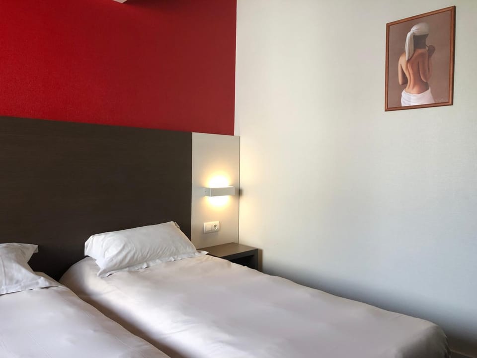 Hotel La Hourquie Café Hotel in Nouvelle-Aquitaine