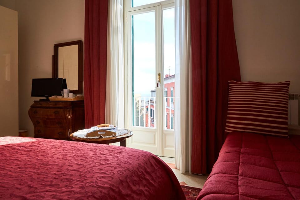 Suite Klimt P.zza Amedeo Bed and Breakfast in Naples