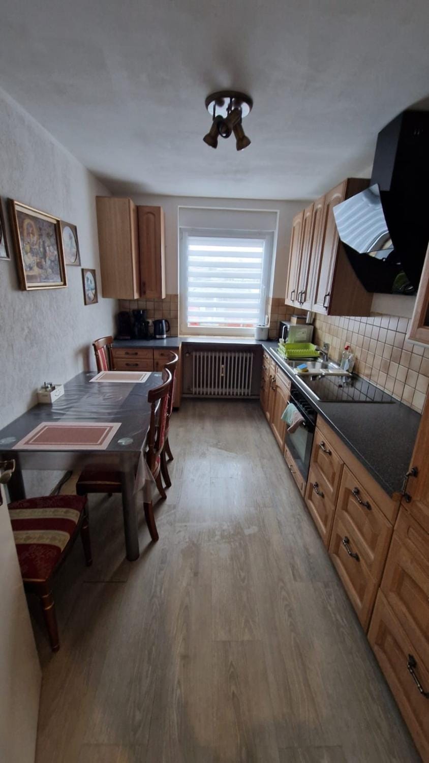 Kitchen or kitchenette, Dining area, stove