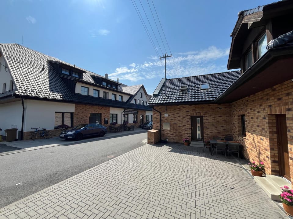 Property building, Neighbourhood, Street view, Location, Parking