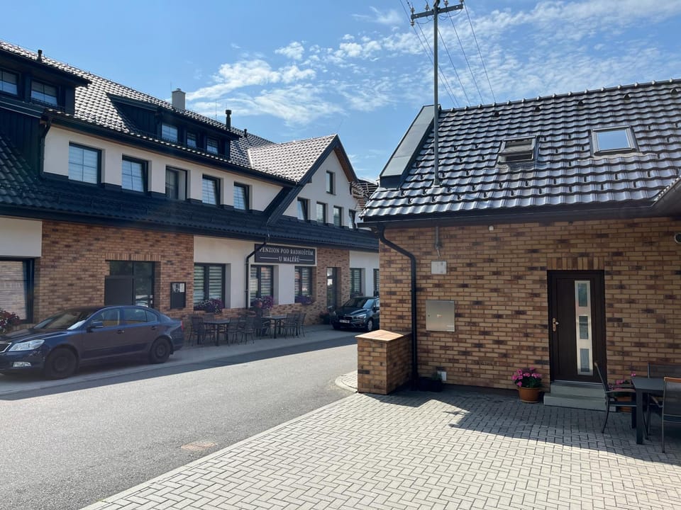 Property building, Day, Street view, Location, Parking