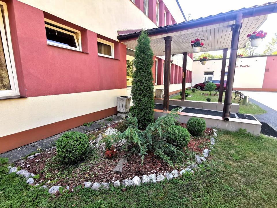 Property building, Facade/entrance, Day