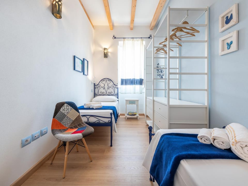Bed, Photo of the whole room